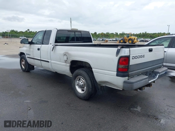 2000 Dodge 2500 z VIN 3B7KC23Z3YG106911, wystawiony jako IAAI lot #42250441 z przebiegiem 162 349 mil mil oraz . Historia ofert i sprzedaży dostępna na DreamBid. Obrazek 3.