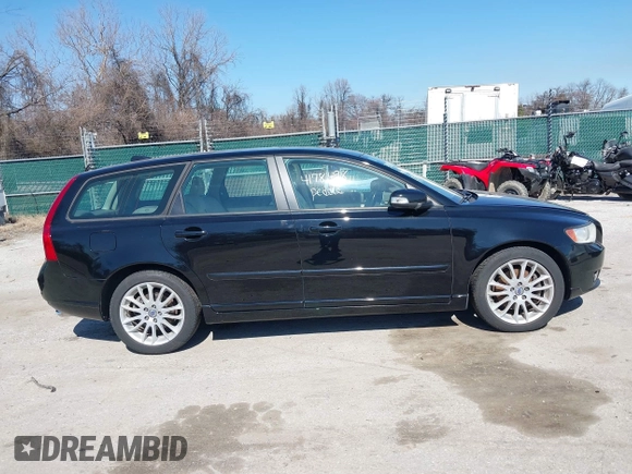 2011 Volvo V50 with VIN YV1672MW0B2612250, listed as a IAAI auction lot 41781498 with 106 mi miles. Bid and sale history available at carsss.com. Image 13.