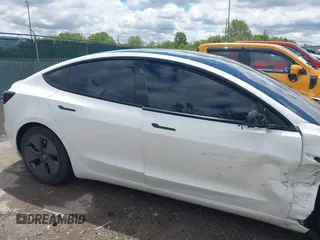 2021 Tesla Model 3 Standard Range Plus z VIN 5YJ3E1EA3MF060027, wystawiony jako IAAI lot #42319107 z przebiegiem 44 339 mil mil oraz . Historia ofert i sprzedaży dostępna na DreamBid. Obrazek 12.