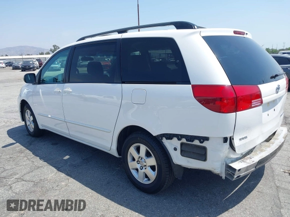 2005 Toyota Sienna CE z VIN 5TDZA23C65S272384, wystawiony jako IAAI lot #42358682 z przebiegiem 62 769 mil mil oraz . Historia ofert i sprzedaży dostępna na DreamBid. Obrazek 3.