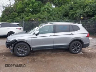 2022 Volkswagen Tiguan SE z VIN 3VV2B7AX0NM159615, wystawiony jako IAAI lot #42399370 z przebiegiem 25 352 mil mil oraz . Historia ofert i sprzedaży dostępna na DreamBid. Obrazek 20.