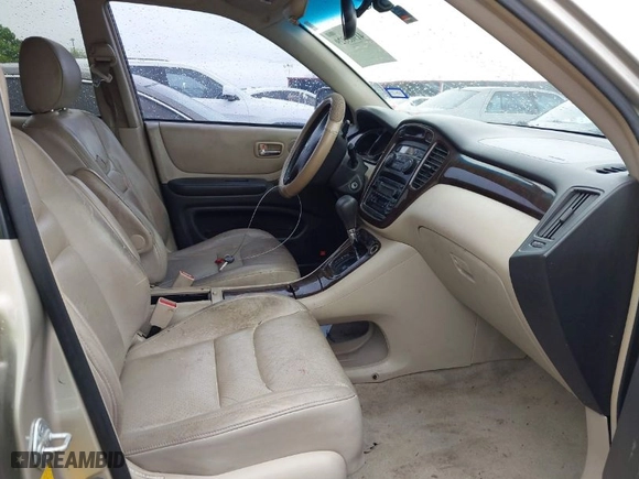 2002 Toyota Highlander with VIN JTEGF21A620051811, listed as a IAAI auction lot 41963829 with 382,828 mi miles. Bid and sale history available at carsss.com. Image 5.