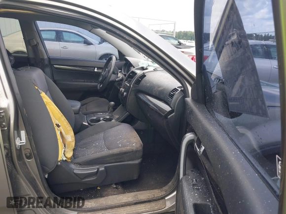 2013 Kia Sorento LX with VIN 5XYKT3A1XDG381218, listed as a IAAI auction lot 42511747 with 130,253 mi miles and . Bid and sale history available at DreamBid. Image 5.