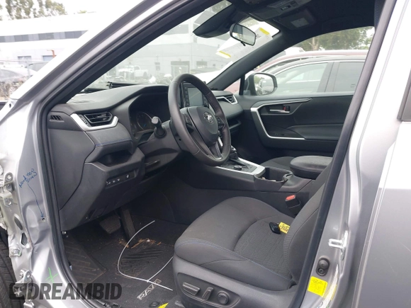 2022 Toyota RAV4 Hybrid SE z VIN 4T3T6RFV9NU070229, wystawiony jako IAAI lot #42565070 z przebiegiem 21 901 mil mil oraz . Historia ofert i sprzedaży dostępna na DreamBid. Obrazek 19.