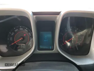 2013 Chevrolet Camaro LS z VIN 2G1FA1E36D9235765, wystawiony jako Copart lot #58519535 z przebiegiem 49 180 mil mil oraz Czysty tytuł • Clean title. Historia ofert i sprzedaży dostępna na DreamBid. Obrazek 9.