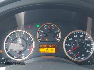 2008 Nissan Armada SE z VIN 5N1AA08D38N626919, wystawiony jako IAAI lot #42404128 z przebiegiem 201 357 mil mil oraz . Historia ofert i sprzedaży dostępna na DreamBid. Obrazek 7.