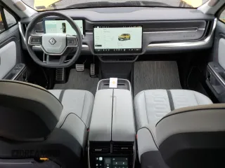 2023 Rivian R1S Adventure z VIN 7PDSGABA1PN009442, wystawiony jako Copart lot #55835815 z przebiegiem 28 048 mil mil oraz Szkody całkowita. Historia ofert i sprzedaży dostępna na DreamBid. Obrazek 8.