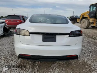 2024 Tesla Model S z VIN 5YJSA1E56RF543139, wystawiony jako Copart lot #86568584 z przebiegiem 1 212 mil mil oraz Szkoda całkowita • Salvage title. Historia ofert i sprzedaży dostępna na DreamBid. Obrazek 6.