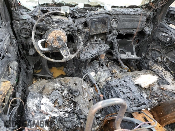 2023 Jeep Wrangler Sahara z VIN 1C4JJXP66PW698724, wystawiony jako Copart lot #55587825 z przebiegiem Nie podano mil oraz Nie do naprawy • Non repairable. Historia ofert i sprzedaży dostępna na DreamBid. Obrazek 8.