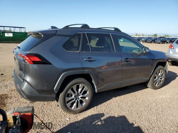 2023 Toyota RAV4 XLE Premium z VIN 2T3A1RFV1PW338747, wystawiony jako Copart lot #63516035 z przebiegiem 31 996 mil mil oraz Szkoda całkowita • Salvage title. Historia ofert i sprzedaży dostępna na DreamBid. Obrazek 3.