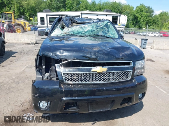 2012 Chevrolet Avalanche LTZ z VIN 3GNTKGE73CG110781, wystawiony jako IAAI lot #42557794 z przebiegiem 146 575 mil mil oraz . Historia ofert i sprzedaży dostępna na DreamBid. Obrazek 13.