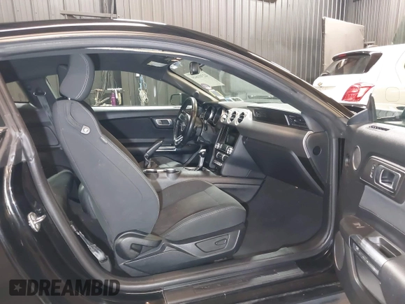 2020 Ford Mustang EcoBoost z VIN 1FA6P8TH6L5145109, wystawiony jako IAAI lot #42301649 z przebiegiem 48 622 mil mil oraz . Historia ofert i sprzedaży dostępna na DreamBid. Obrazek 5.