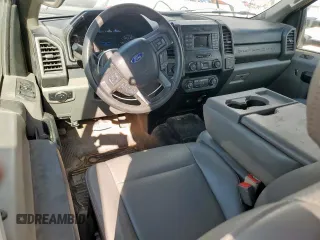 2019 Ford F-250 XL z VIN 1FT7X2B60KEG23826, wystawiony jako Copart lot #57651295 z przebiegiem 77 803 mil mil oraz Szkoda całkowita • Salvage title. Historia ofert i sprzedaży dostępna na DreamBid. Obrazek 8.