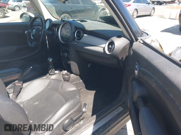 2011 MINI Hardtop with VIN WMWSU3C53BTX97140, listed as a IAAI auction lot 41861648 with 111,899 mi miles and . Bid and sale history available at DreamBid. Image 5.