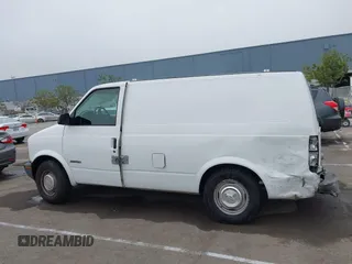 1998 Chevrolet Astro Cargo Van with VIN 1GCDM19WXWB155185, listed as a IAAI auction lot 41670032 with 127,514 mi miles. Bid and sale history available at carsss.com. Image 15.