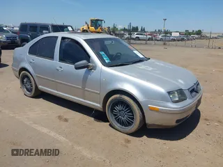 2001 Volkswagen Jetta GLS z VIN 3VWSK69M81M221546, wystawiony jako IAAI lot #42371498 z przebiegiem 150 893 mil mil oraz . Historia ofert i sprzedaży dostępna na DreamBid. Obrazek 1.