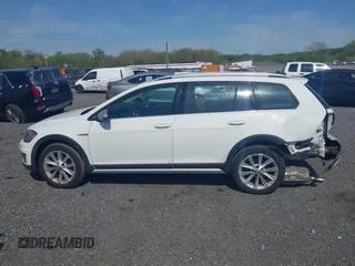 2019 Volkswagen Golf S z VIN 3VWH17AUXKM501078, wystawiony jako IAAI lot #42158280 z przebiegiem 57 049 mil mil oraz . Historia ofert i sprzedaży dostępna na DreamBid. Obrazek 14.