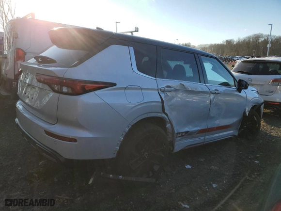 2023 Mitsubishi Outlander SE with VIN JA4J4UA86PZ053130, listed as a Copart auction lot 87688755 with 7,777 mi miles and Salvage Title. Bid and sale history available at carsss.com. Image 3.