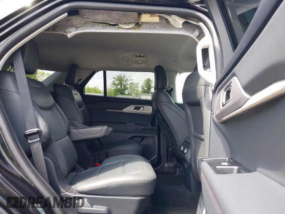 2025 Ford Explorer Active z VIN 1FMUK8DH8SGB17695, wystawiony jako IAAI lot #42198872 z przebiegiem 2 795 mil mil oraz . Historia ofert i sprzedaży dostępna na DreamBid. Obrazek 8.