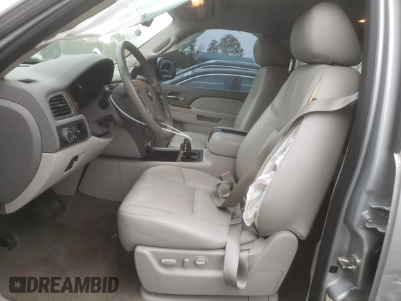 2013 Chevrolet Tahoe LT z VIN 1GNSCBE01DR172941, wystawiony jako Copart lot #51650255 z przebiegiem 110 706 mil mil oraz Szkoda całkowita • Salvage title. Historia ofert i sprzedaży dostępna na DreamBid. Obrazek 7.