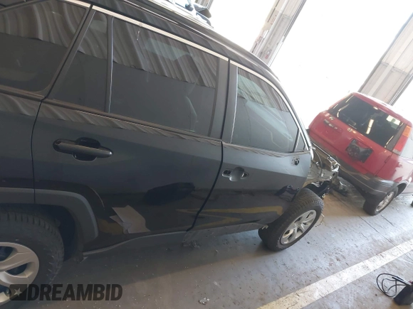 2021 Toyota RAV4 LE z VIN 2T3G1RFV9MC250665, wystawiony jako IAAI lot #42138232 z przebiegiem 40 574 mil mil oraz . Historia ofert i sprzedaży dostępna na DreamBid. Obrazek 14.