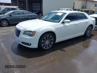 2012 Chrysler 300 S z VIN 2C3CCABG5CH115766, wystawiony jako IAAI lot #41893708 z przebiegiem 129 260 mil mil oraz . Historia ofert i sprzedaży dostępna na DreamBid. Obrazek 17.