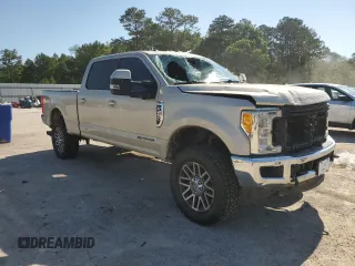 2017 Ford F-250 Lariat z VIN 1FT7W2BT4HEE81000, wystawiony jako Copart lot #54403275 z przebiegiem 125 666 mil mil oraz Czysty tytuł • Clean title. Historia ofert i sprzedaży dostępna na DreamBid. Obrazek 4.