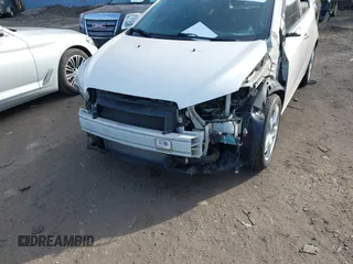 2015 Chevrolet Sonic LTZ z VIN 1G1JE6SB6F4145044, wystawiony jako IAAI lot #41579406 z przebiegiem 52 302 mil mil oraz . Historia ofert i sprzedaży dostępna na DreamBid. Obrazek 6.