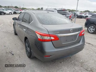 2015 Nissan Sentra SV z VIN 3N1AB7AP9FY229166, wystawiony jako IAAI lot #42442401 z przebiegiem 149 413 mil mil oraz . Historia ofert i sprzedaży dostępna na DreamBid. Obrazek 3.