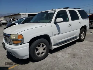 2005 GMC Yukon Denali z VIN 1GKEK63U65J205202, wystawiony jako Copart lot #61505225 z przebiegiem 342 996 mil mil oraz Czysty tytuł • Clean title. Historia ofert i sprzedaży dostępna na DreamBid. Obrazek 1.