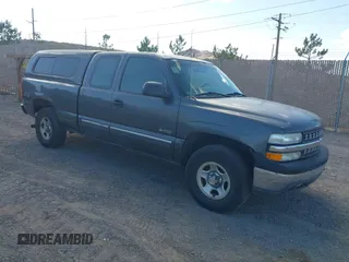 2002 Chevrolet Silverado 1500 LS with VIN 1GCEK19T52E222526, listed as a IAAI auction lot 41915841 with 200,786 mi miles. Bid and sale history available at carsss.com. Image 1.