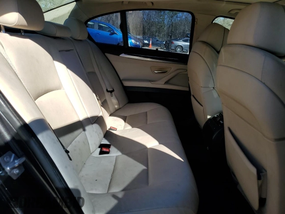 2011 BMW 5 Series 550i z VIN WBAFR9C59BC270466, wystawiony jako Copart lot #49462435 z przebiegiem 160 825 mil mil oraz Szkoda całkowita • Salvage title. Historia ofert i sprzedaży dostępna na DreamBid. Obrazek 10.