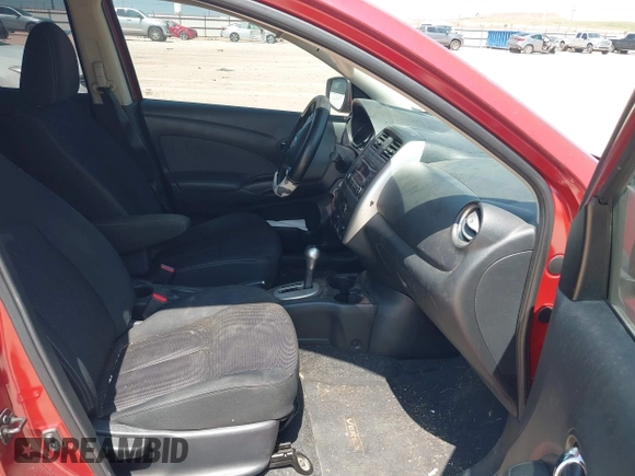 2016 Nissan Versa S z VIN 3N1CN7APXGL803546, wystawiony jako IAAI lot #42305879 z przebiegiem 150 815 mil mil oraz . Historia ofert i sprzedaży dostępna na DreamBid. Obrazek 5.