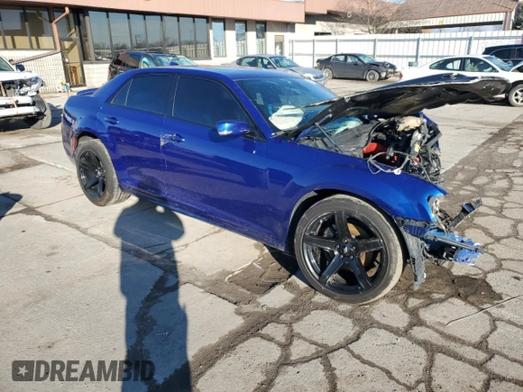 2018 Chrysler 300 with VIN 2C3CCABG1JH243791, listed as a Copart auction lot 43550555 with 0 mi miles and Salvage Title. Bid and sale history available at carsss.com. Image 4.