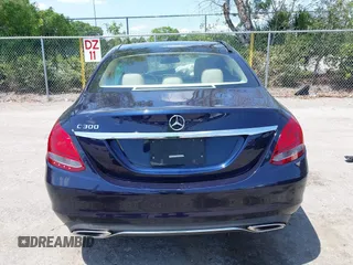 2017 Mercedes-Benz C 300 z VIN 55SWF4JB0HU219942, wystawiony jako IAAI lot #42227791 z przebiegiem 42 498 mil mil oraz . Historia ofert i sprzedaży dostępna na DreamBid. Obrazek 17.