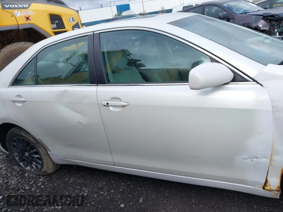 2007 Toyota Camry z VIN 4T1BB46K67U027737, wystawiony jako IAAI lot #42320986 z przebiegiem 142 606 mil mil oraz . Historia ofert i sprzedaży dostępna na DreamBid. Obrazek 13.