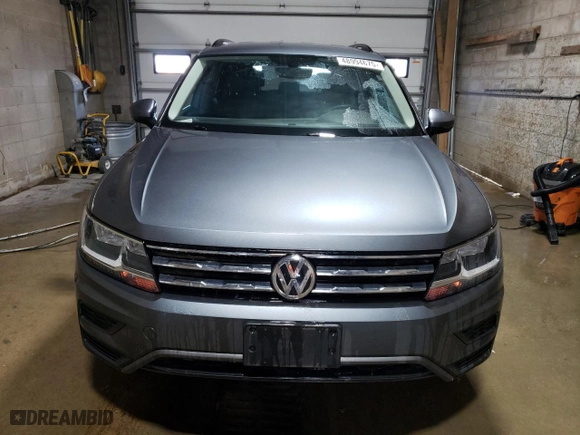 2020 Volkswagen Tiguan SE with VIN 3VV2B7AX6LM002197, listed as a Copart auction lot 48994675 with 25,700 mi miles and Salvage Title. Bid and sale history available at carsss.com. Image 5.