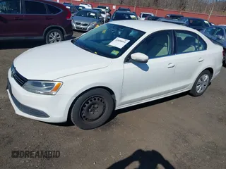 2013 Volkswagen Jetta Sedan SE with VIN 3VWDP7AJXDM373902, listed as a IAAI auction lot 41858011 with 153,974 mi miles. Bid and sale history available at carsss.com. Image 2.