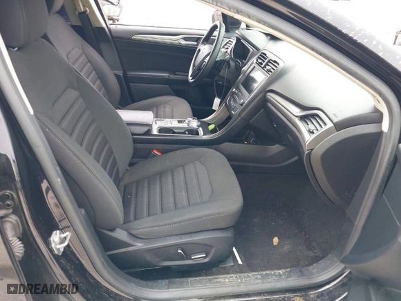 2019 Ford Fusion SE with VIN 3FA6P0HD7KR183712, listed as a IAAI auction lot 41543440 with 97,416 mi miles. Bid and sale history available at carsss.com. Image 5.