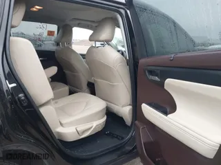 2021 Toyota Highlander XLE with VIN 5TDGZRAH2MS046851, listed as a IAAI auction lot 41603390 with 1 mi miles. Bid and sale history available at carsss.com. Image 8.