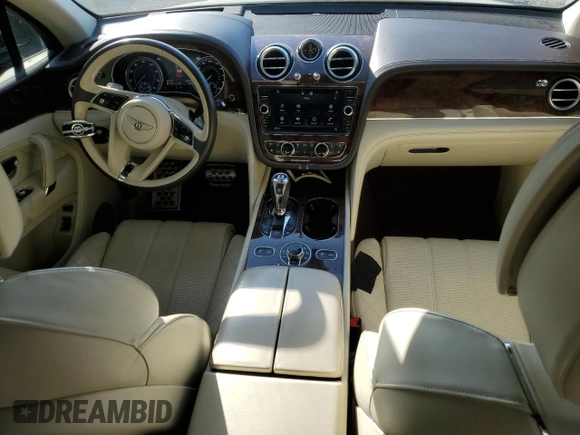 2017 Bentley Bentayga W12 z VIN SJAAC2ZVXHC016000, wystawiony jako Copart lot #43702555 z przebiegiem 46 172 mil mil oraz Szkody całkowita. Historia ofert i sprzedaży dostępna na DreamBid. Obrazek 8.