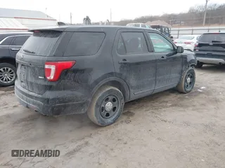 2016 Ford Police Interceptor Utility z VIN 1FM5K8AR6GGA62950, wystawiony jako IAAI lot #41521566 z przebiegiem 139 127 mil mil oraz . Historia ofert i sprzedaży dostępna na DreamBid. Obrazek 4.