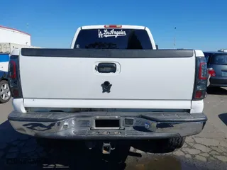 2000 GMC Sierra 1500 SLT with VIN 1GTEC19T7YZ241853, listed as a IAAI auction lot 41657692 with 166,517 mi miles. Bid and sale history available at carsss.com. Image 16.