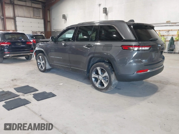 2022 Jeep Grand Cherokee with VIN 1C4RJYB65N8758560, listed as a IAAI auction lot 42182021 with 28,096 mi miles and . Bid and sale history available at DreamBid. Image 3.