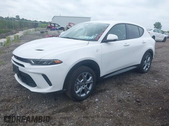 2024 Dodge Hornet R/T with VIN ZACPDFCW8R3A33462, listed as a IAAI auction lot 42623447 with 19,731 mi miles and . Bid and sale history available at DreamBid. Image 17.