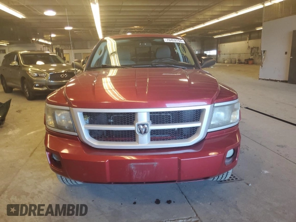2008 Dodge Dakota SXT z VIN 1D7HW38K18S581829, wystawiony jako Copart lot #76459194 z przebiegiem 197 406 mil mil oraz Czysty tytuł • Clean title. Historia ofert i sprzedaży dostępna na DreamBid. Obrazek 5.