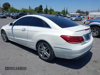 2014 Mercedes-Benz E 350 z VIN WDDKJ5KB6EF248751, wystawiony jako IAAI lot #42316139 z przebiegiem 131 183 mil mil oraz . Historia ofert i sprzedaży dostępna na DreamBid. Obrazek 3.
