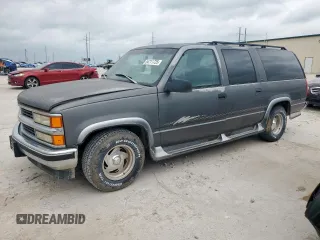 1999 Chevrolet Suburban z VIN 1GBEC16R0XJ434453, wystawiony jako Copart lot #54711725 z przebiegiem 179 597 mil mil oraz Czysty tytuł • Clean title. Historia ofert i sprzedaży dostępna na DreamBid. Obrazek 1.