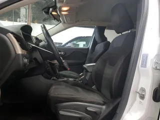 2017 Jeep Cherokee Latitude with VIN 1C4PJLCB9HD233423, listed as a Copart auction lot 53133315 with 113,150 mi miles and Salvage Title. Bid and sale history available at carsss.com. Image 7.