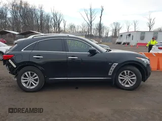 2016 Infiniti QX70 z VIN JN8CS1MWXGM752436, wystawiony jako IAAI lot #41681170 z przebiegiem 130 208 mil mil oraz . Historia ofert i sprzedaży dostępna na DreamBid. Obrazek 13.